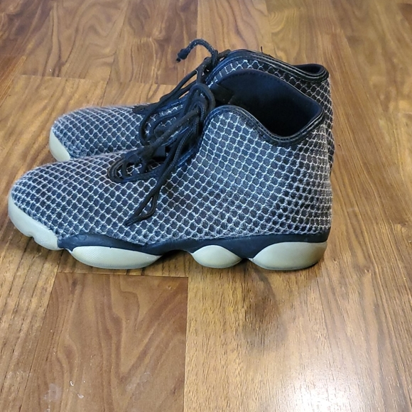 Shoes - Picture 2 of 4